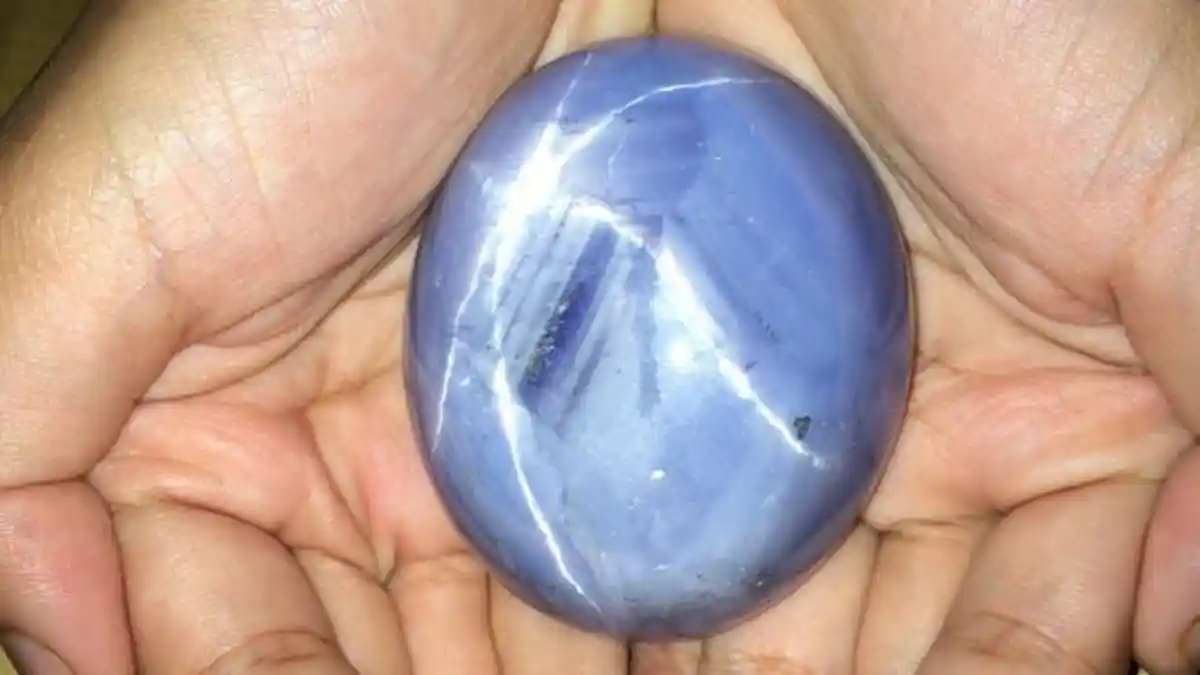 Inilah Batu Safir Terbesar di Dunia Seharga Rp 1,3 Triliun