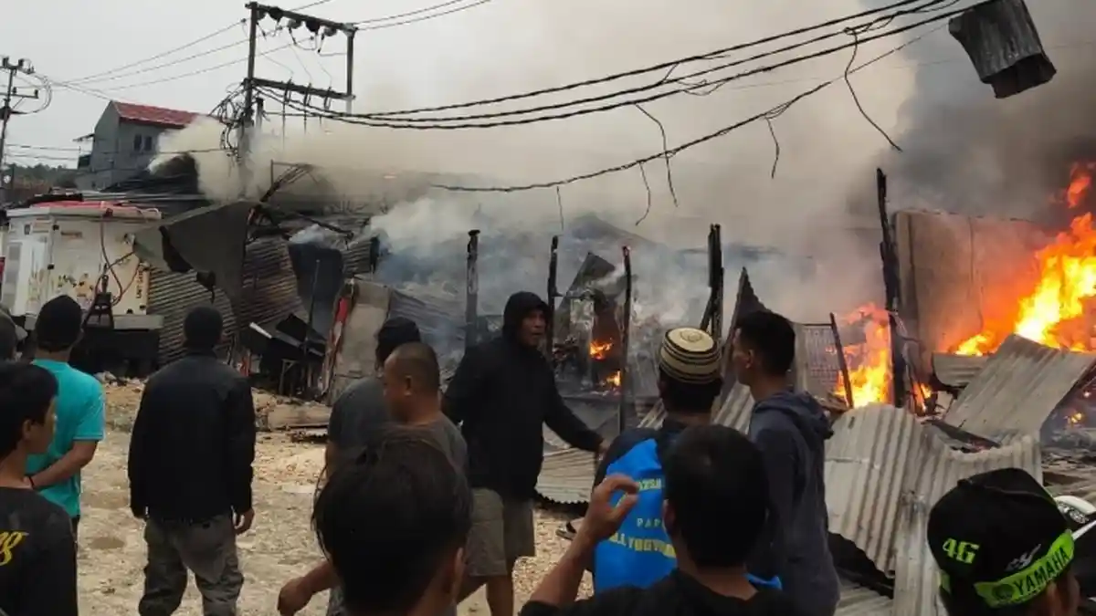 Puluhan Kios dan Lapak Pedagang di Pasar Youtefa Hangus Terbakar, Kerugian Ditaksir Capai Miliaran