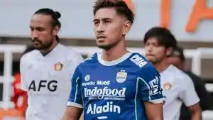 Bek-asal-Filipina-Daisuke-Sato-Persib-Bandung.jpg