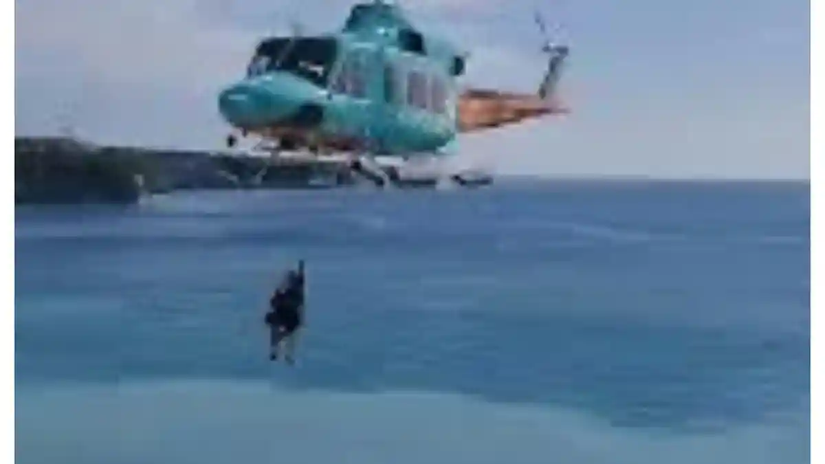 2 WNA Rusia Terjebak Tebing Curam di Uluwatu Bali, Dievakuasi Dramatis Pakai Helikopter