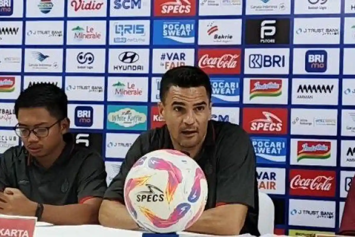 Carlos Pena Disorot Jelang Lawan PSM Makassar, Pelatih Persija Didesak Mainkan Pemain Rp 4,78 M