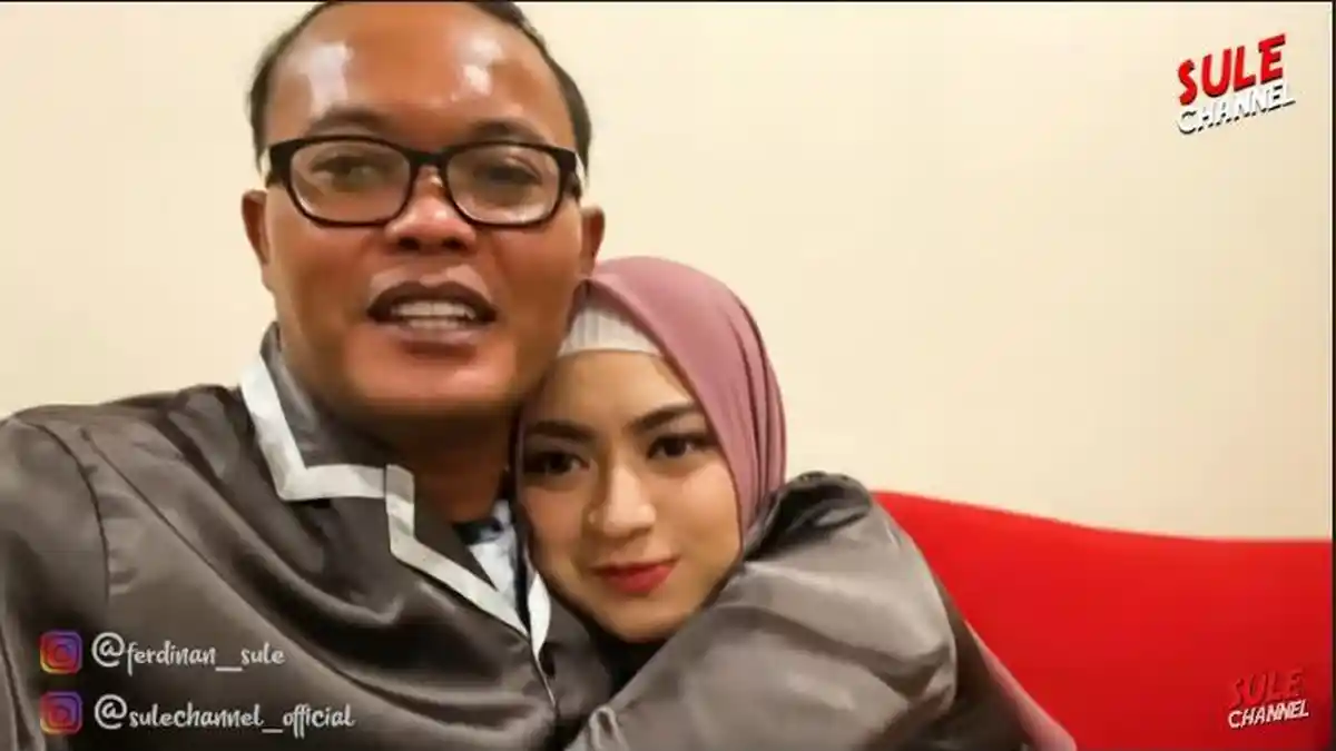 Nathalie Holscher Pamer Test Pack, Tak Bicara Apa-apa, Tapi Senyum Sendiri