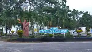 20250102-Kawasan-Pantai-Tanjungpendam-di-Kota-Tanjungapndan.jpg