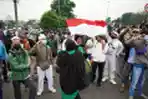 Ricuh Pendukung saat Sidang Vonis Rizieq Shihab