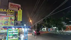Kabel-berserakan-yang-berada-di-Jalan-Jamin-Ginting-Kecamatan.jpg