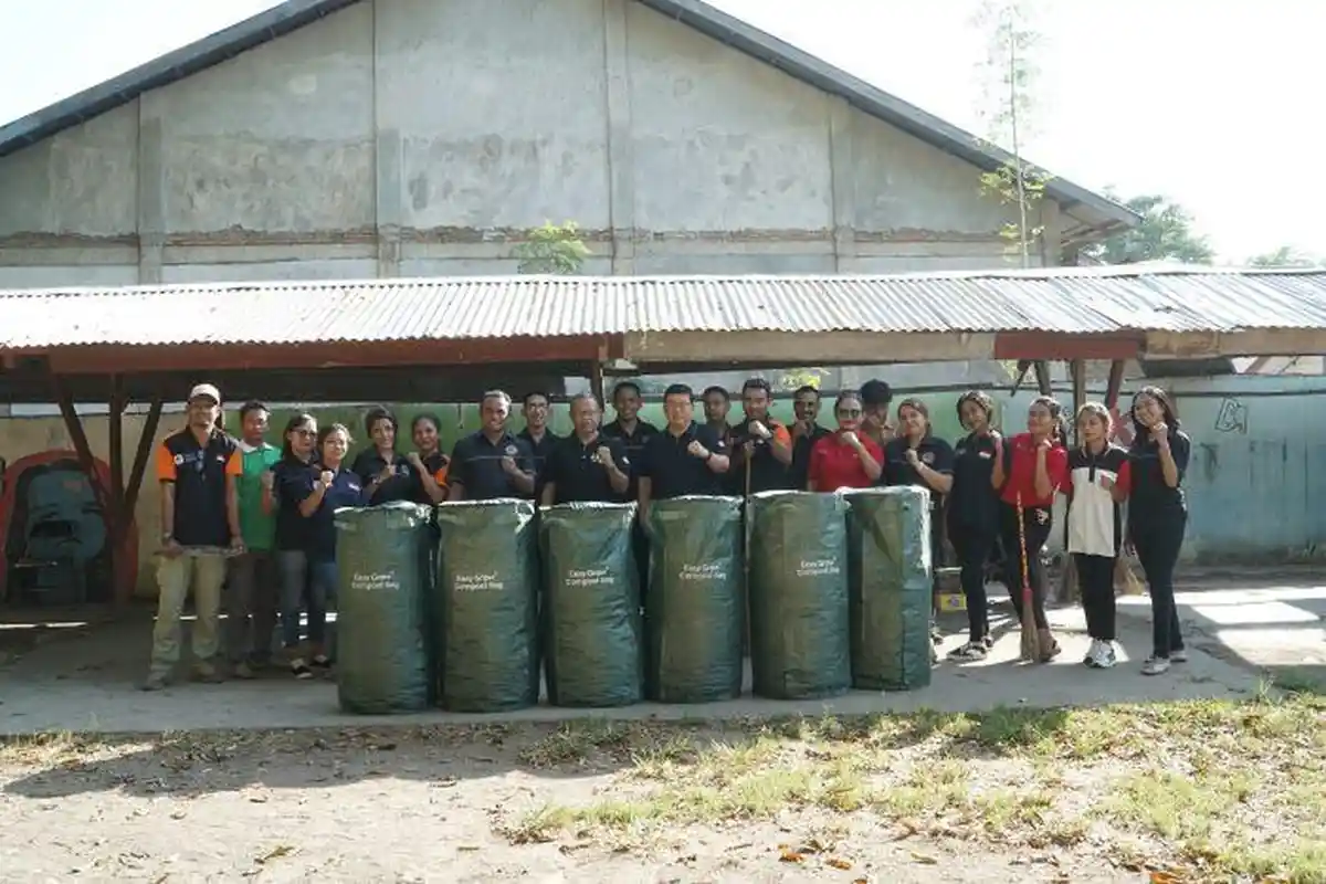 Rektor Universitas Nusa Nipa Insiasi Program Green dan Clean di Kampus
