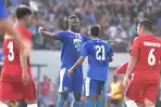 striker-persib-bandung-ezechiel-ndouassel-merayakan.jpg