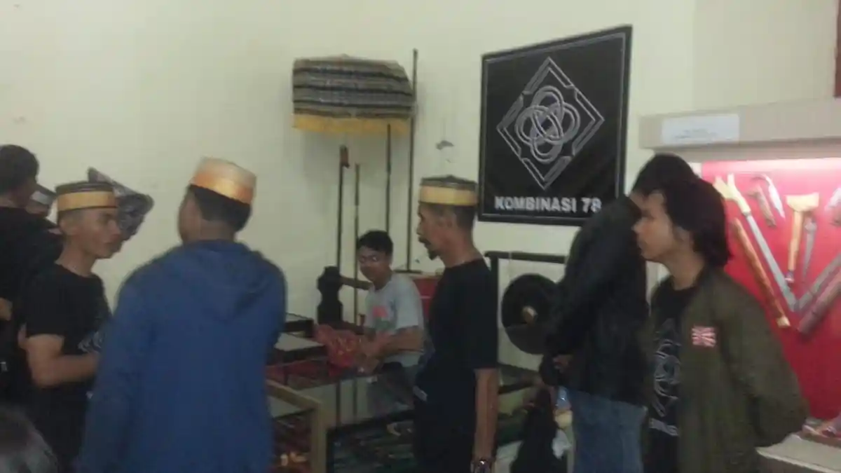 Kombinasi78 Pamerkan 80 Badik dan Keris Pusaka di Benteng Roterdam Makassar