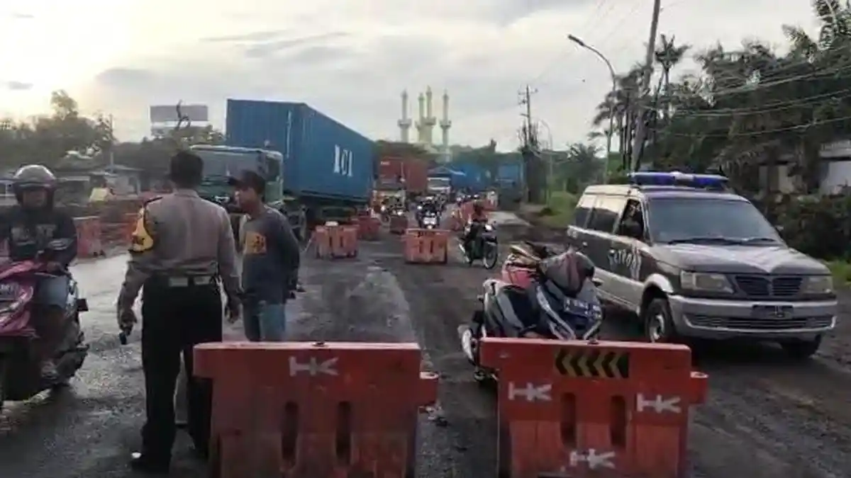 Kecelakaan Maut di Arteri Yos Sudarso Semarang Motor vs Truk , 1 Orang Tewas Tempat.