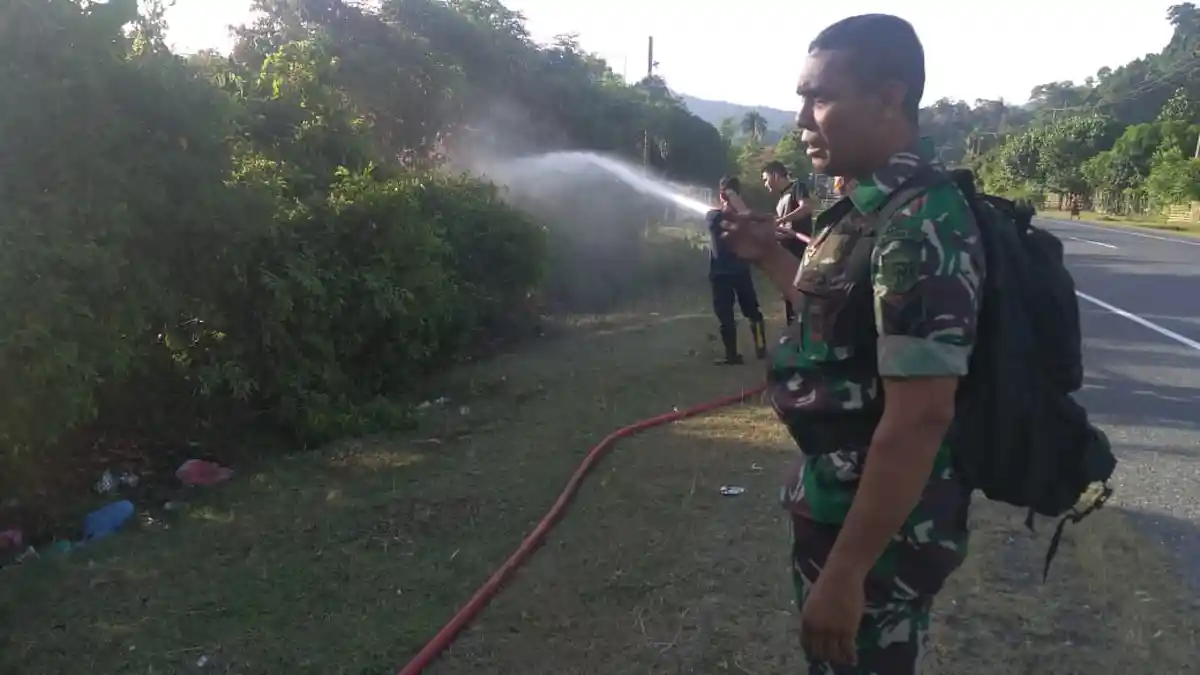 Kebakaran Kebun yang Diduga Sengaja Dibakar Kembali Terjadi di Pinggir Jalan Banda Aceh-Meulaboh