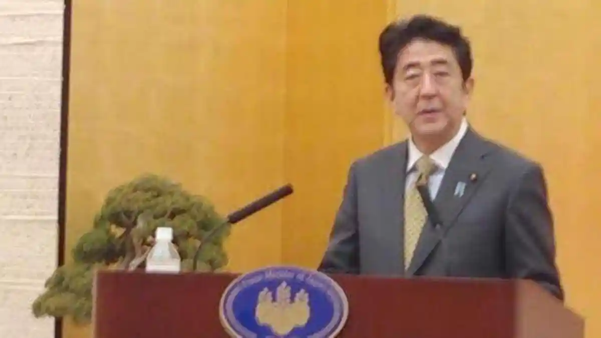 Senin PM Jepang Shinzo Abe Bertemu Jokowi di Beijing