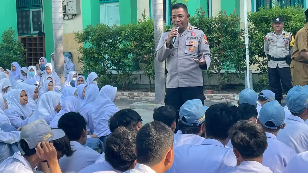 Cegah Kasus Bullying, Pak Polisi di Tegal Datangi Sekolah Beri Edukasi Pelajar 