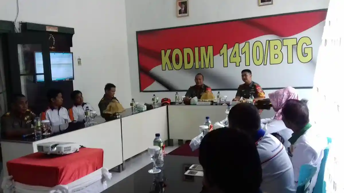 Tim Sergap Mabes AD Disuguhi Kue Barongko di Makodim 1410 Bantaeng