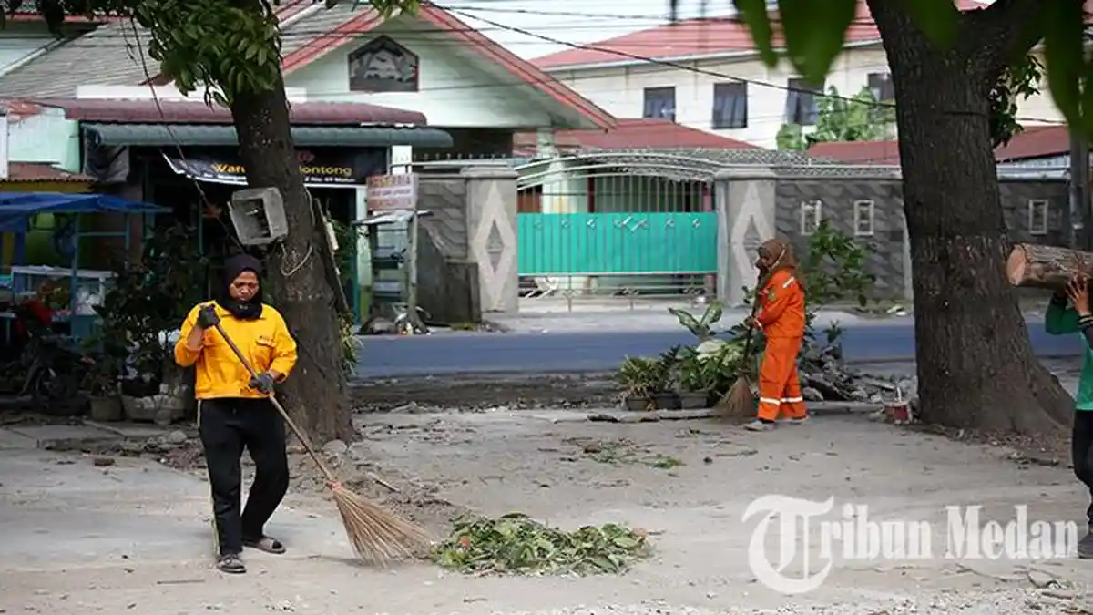 Berita Foto: Serahkan Satu Ekor Sapi Kurban, Bobby Nasution akan Sholat Idul Adha di Lapangan Mabar - 27062023_PERSIAPAN-SALAT-ID_ABDAN-SYAKURO-1.jpg