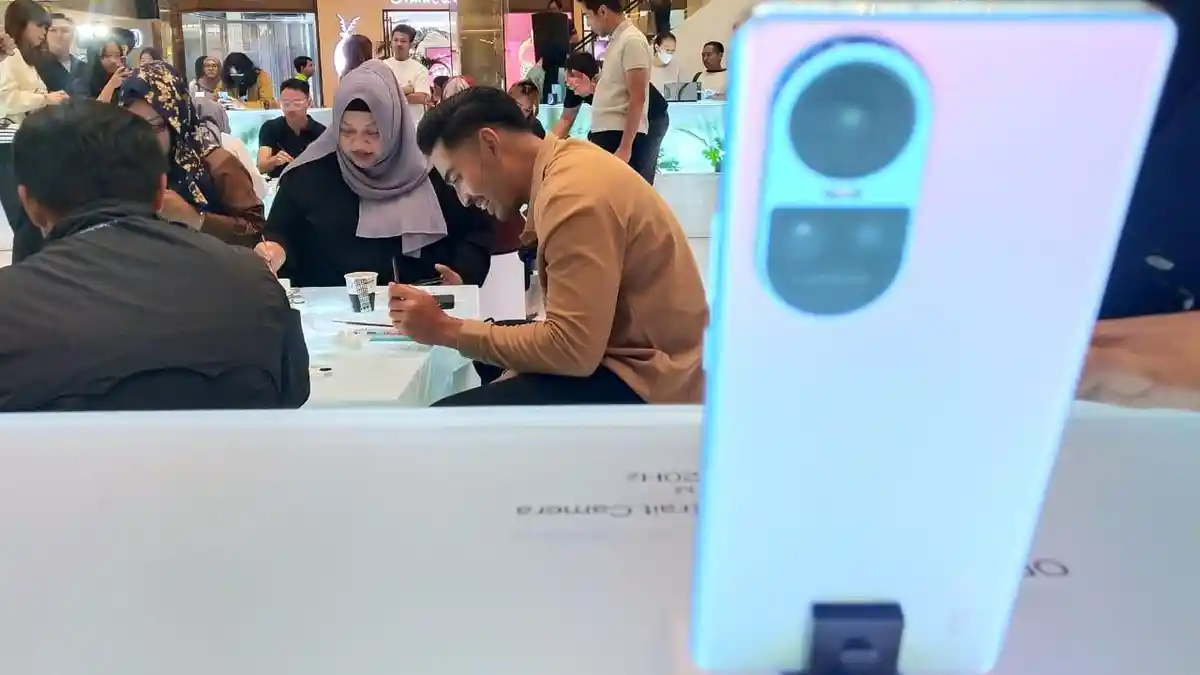 Parade Foto Melukis Casing OPPO Reno10 5G di TSM Bandung