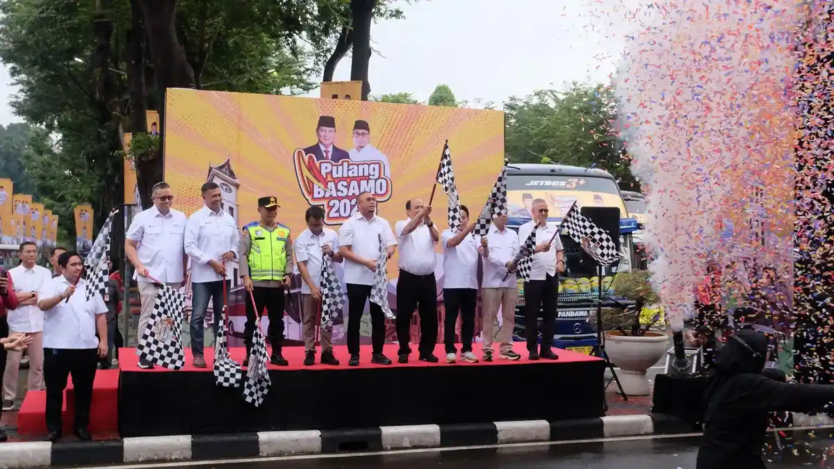 Andre Rosiade Lepas 12 Ribu Pemudik Program Pulang Basamo ke Sumatera Barat