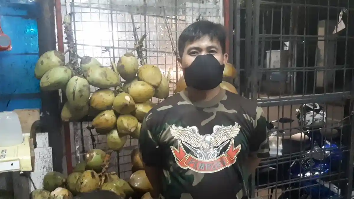VIDEO : Berkah Di Tengah Pandemi, Kelapa Hijau Diburu Warga