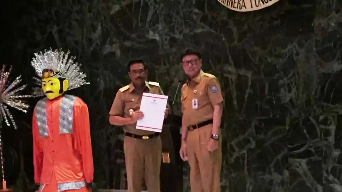 Dilantik Gantikan Ahok, Tak Ada Senyum di Wajah Djarot