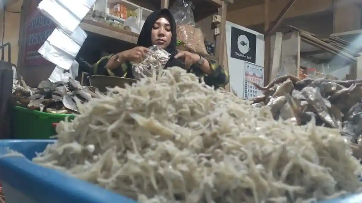 Sejak Pesisir Pantura Jateng Dilanda Rob Harga Ikan Asin di Temanggung Melambung
