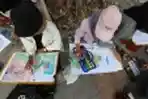 Mahasiswa IKJ Menggambar di Jalur Pedestrian