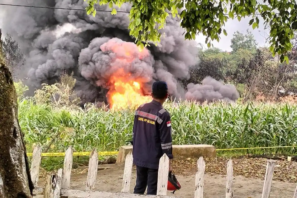 Kebakaran Sumur Minyak di Blora Belum Padam, Pertamina Fokus Tutup Titik Api Pakai Tanah
