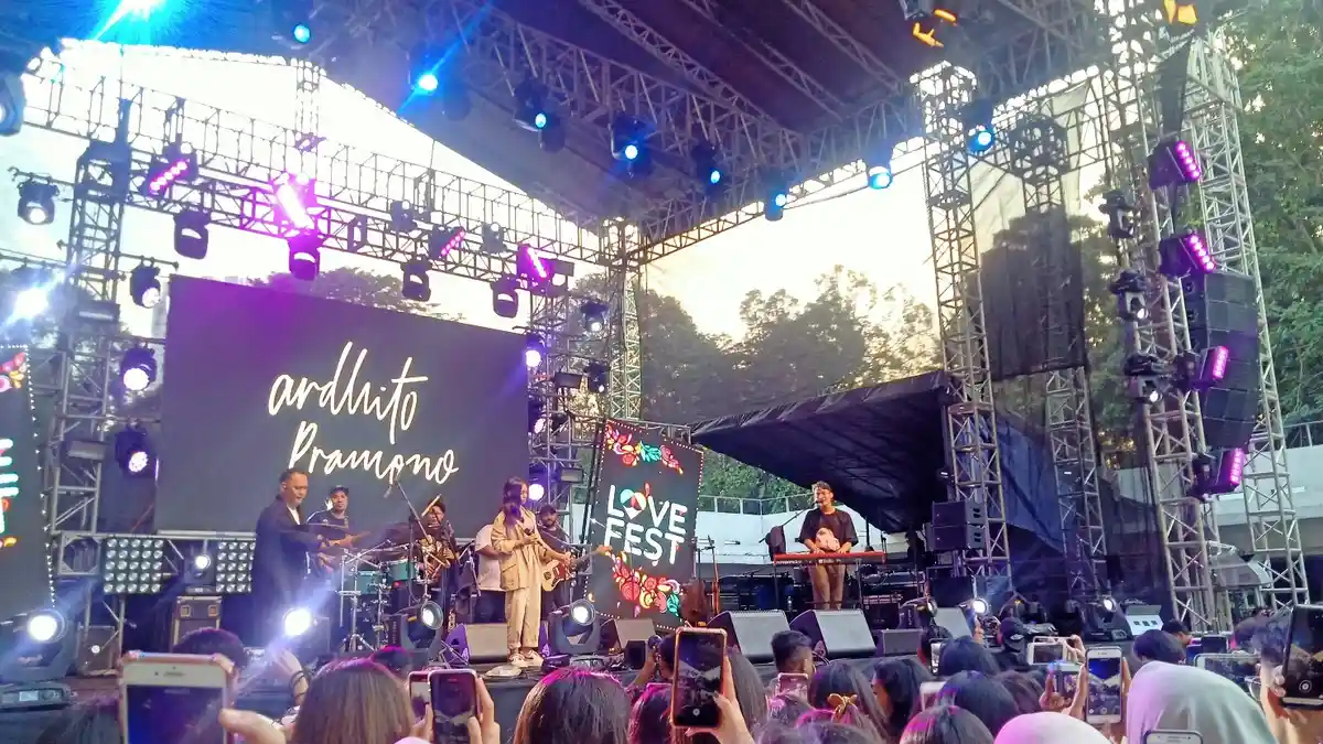 Ardhito Pramono Tampil di Love Fest 2020, Sejumlah Penonton Malah Teriak 