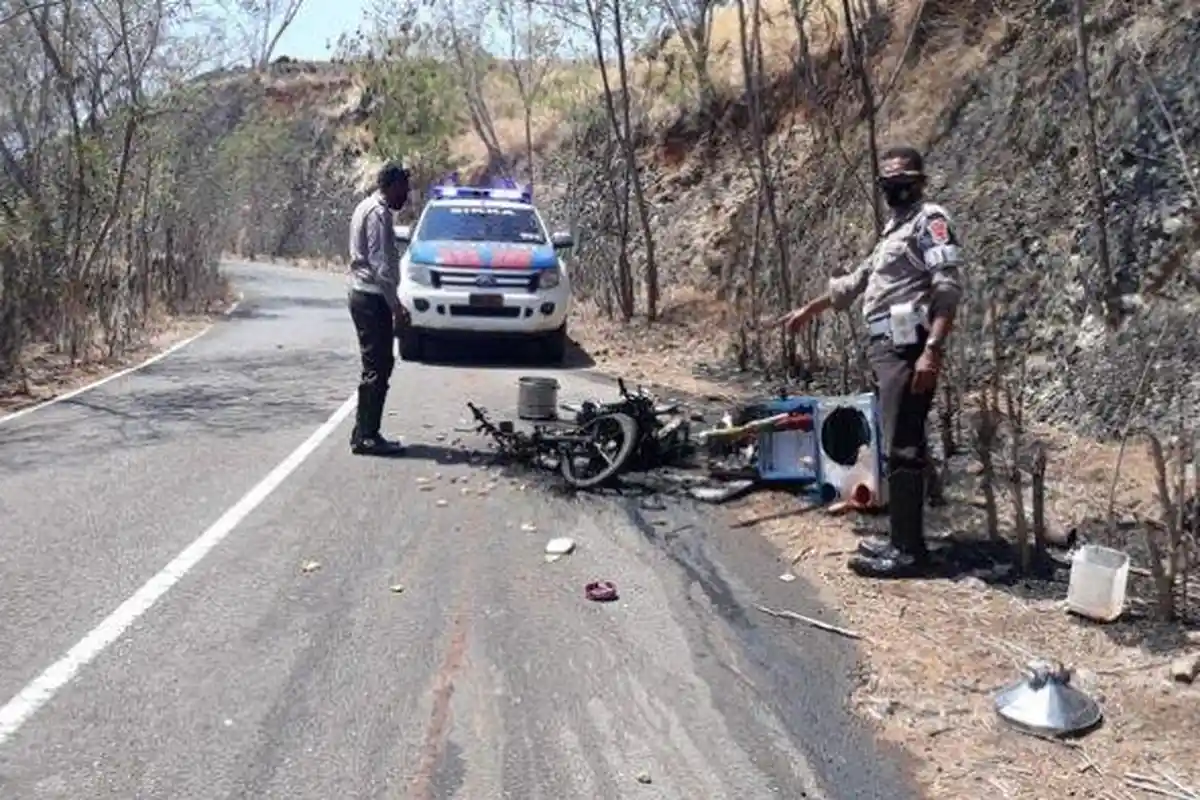 Kecelakaan Motor Penjual Bakso Hangus Terbakar, Jadi Tontonan Warga, Nasib Pengendara Beruntung