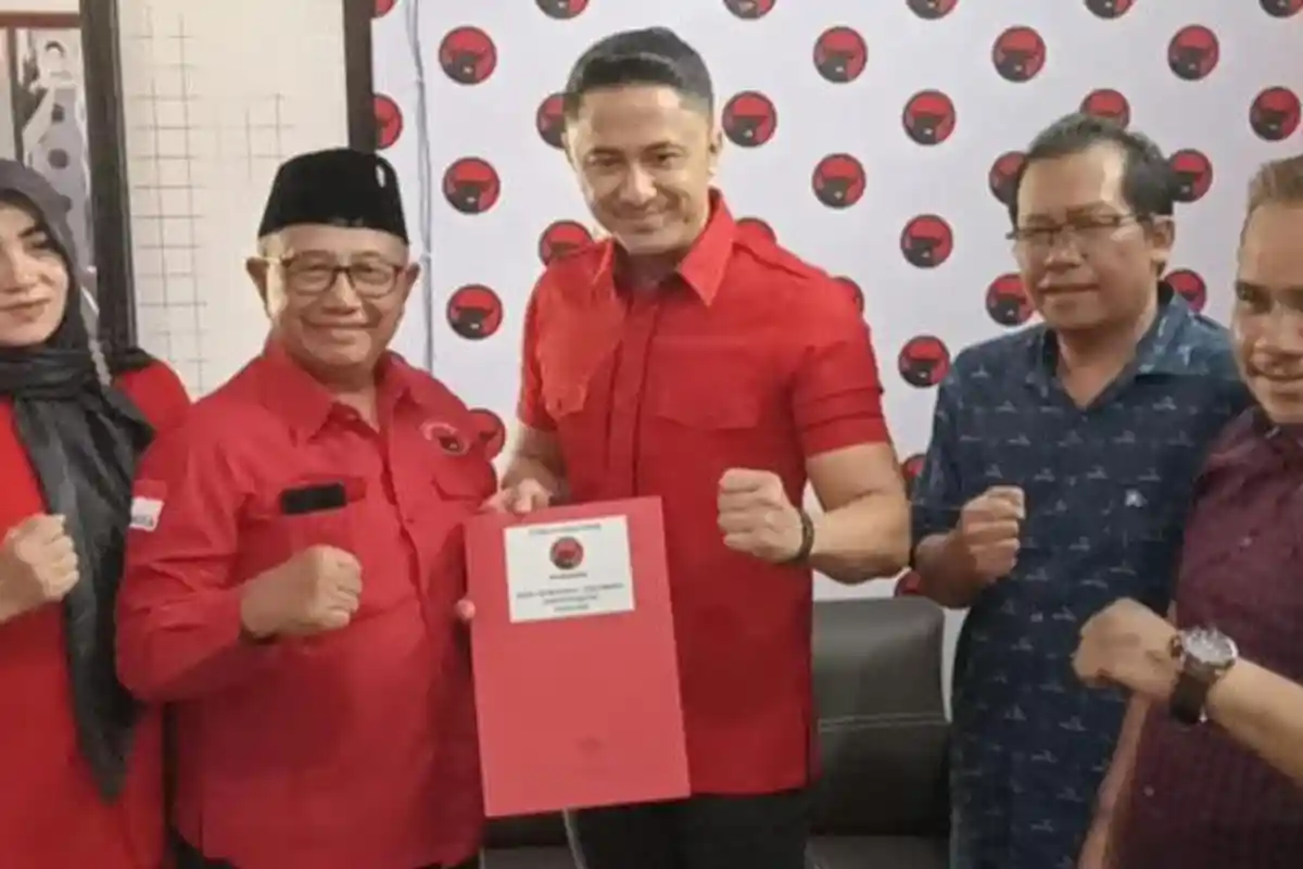 Maju Pilkada Blitar 2024, Hengky Kurniawan Ambil Formulir Pendaftaran Calon Bupati di PDIP 