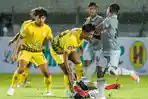 Laga-Barito-Putera-vs-Borneo-FC-dalam-pertandingan-Liga-1-20222023.jpg