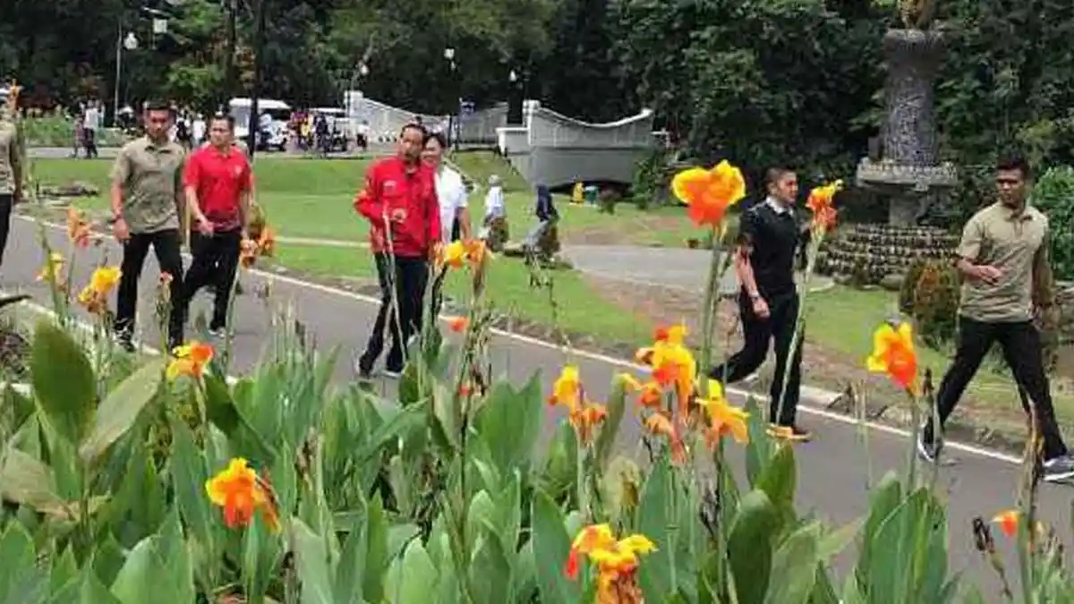 Jelang Debat Capres, Presiden Jokowi Sempatkan Lari Pagi di Kebun Raya Bogor