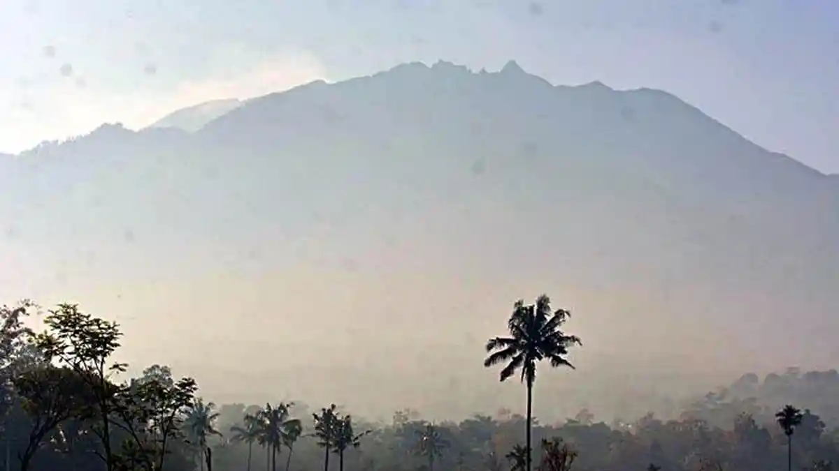 Gunung Raung Sempat Erupsi, BPBD Jember Imbau Warga Agar Waspada Tapi Jangan Panik