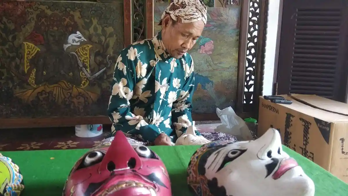 20 Tahun Geluti Kerajinan Topeng Kayu, Perajin Asal Bantul Ini Tetap Pertahankan Kualitas