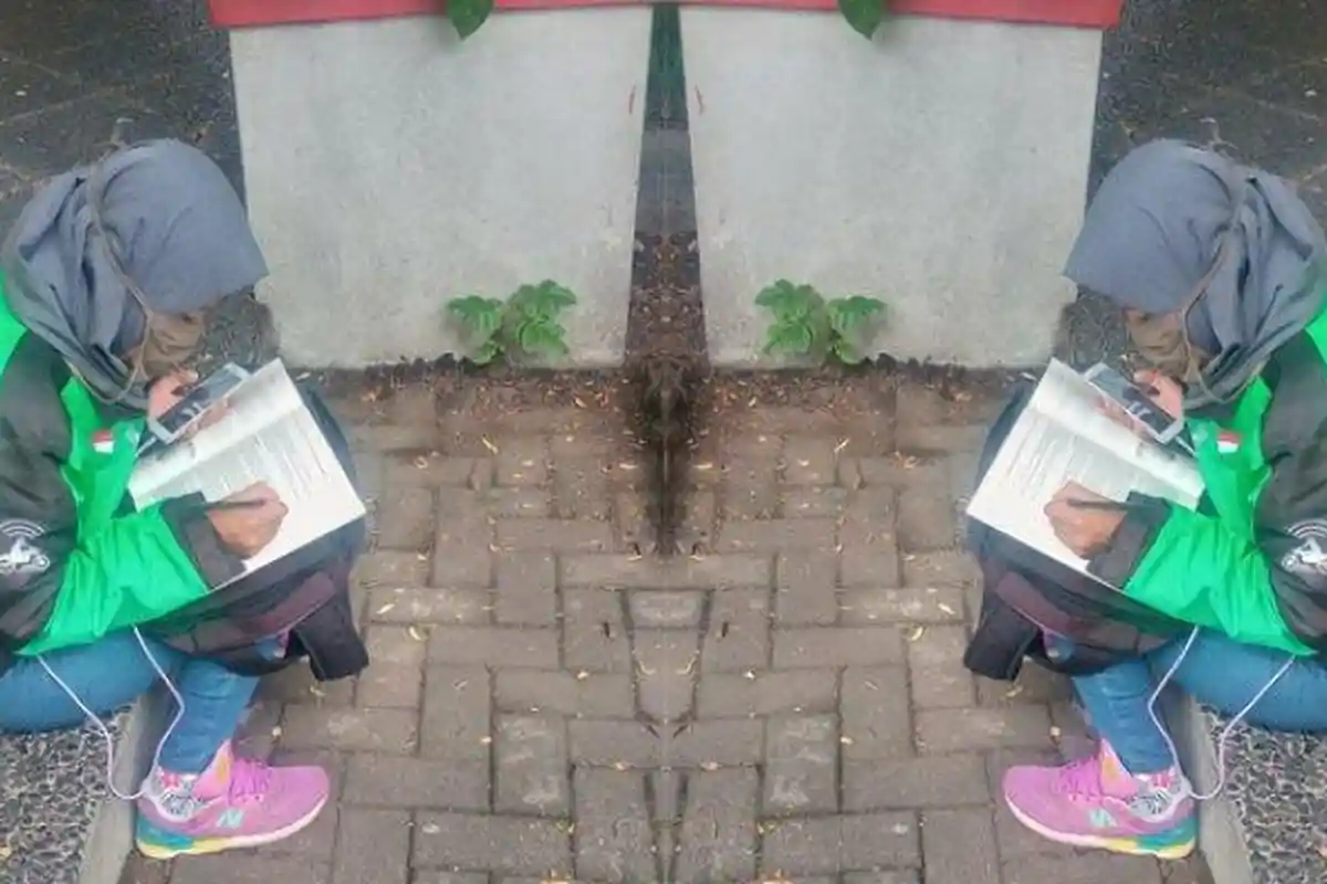 VIRAL, Driver Ojol Wanita Belajar Sambil Tunggu Orderan, Langsung Dikenal Para Dosen Kampus