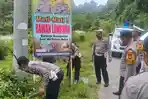 Polisi-di-Lutra-pasang-baliho-imbauan-keselamatan-lalu-lintas.jpg
