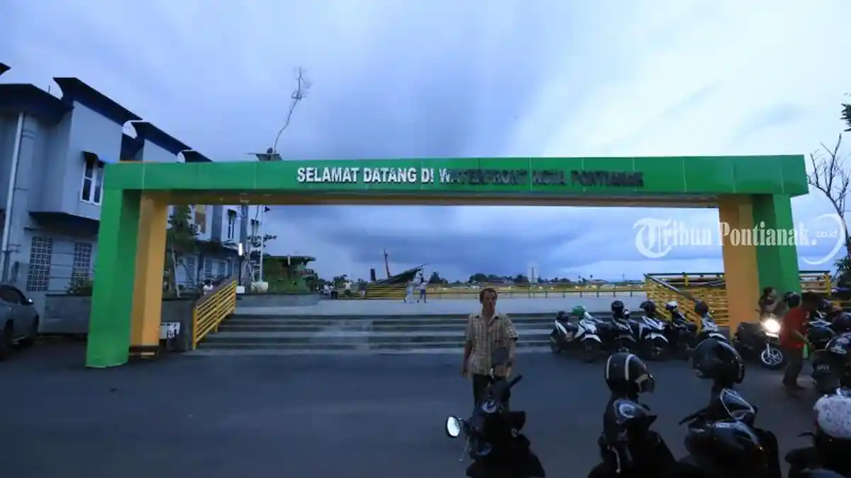 FOTO: Suasana Jelang Malam di Waterfront Kota Pontianak - waterfront-kota-pontianak5.jpg