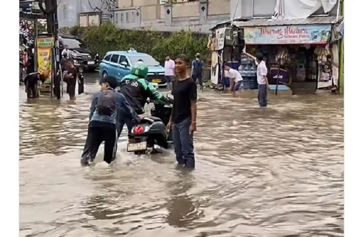 Curah Hujan Tinggi, Tangsel Dikepung Banjir Sejak Siang