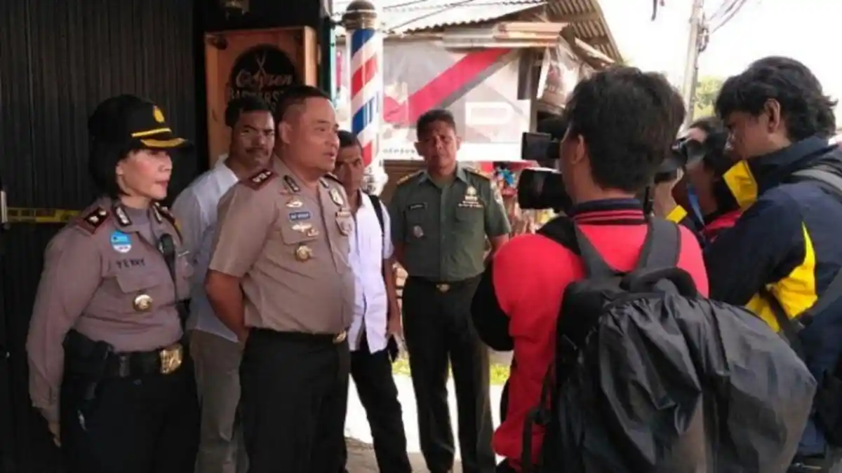 Aksi Brutal Geng Motor Menyerang Barbershop di Beji, Depok, Terekam Kamera CCTV