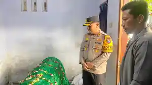 Kapolres-takziah-ke-rumah-duka-linmas.jpg