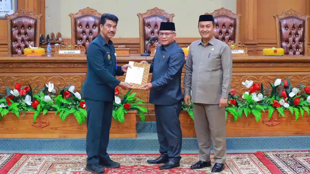 Raden Najmi Sampaikan RAPBD 2025