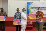 bantuan-yang-berupa-sembako-dan-masker.jpg