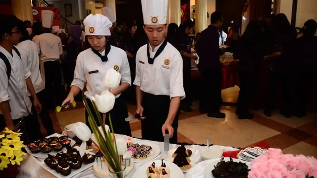 Kuliner Karya Mahasiswa Perhotelan Majapahit Surabaya - kuliner-mahasiswa_20161019_182822.jpg