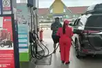 kendaraan-saat-mengisi-bbm-disalah-satu-spbu-milik-pertamina.jpg