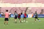 PSM Makassar dan Persita Tangerang Pemanasan Jelang Pertandingan