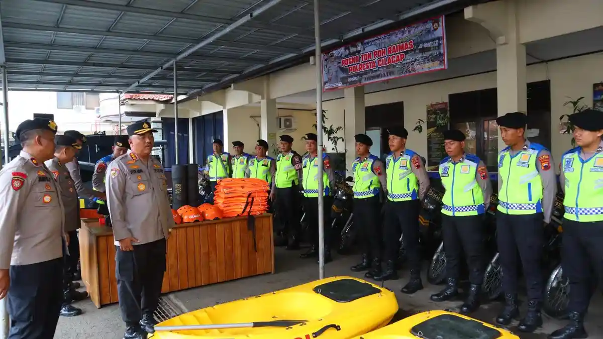 Kapolresta Cilacap Pastikan Peralatan SAR Siap Hadapi Potensi Bencana di Musim Hujan
