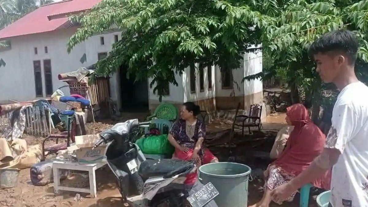 2 Hari Pascabanjir, Warga Desa Tayawa Tojo Una-una Kesulitan Dapat Air Bersih