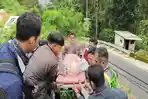 Motor Alami Rem Blong, Satu Keluarga Pemudik Terlempar 4 Meter di Jalur Penyelamat Sendi Mojokerto