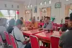 rektor-unimor-jumpa-pers-bersama-wartawan-di-TTU.jpg