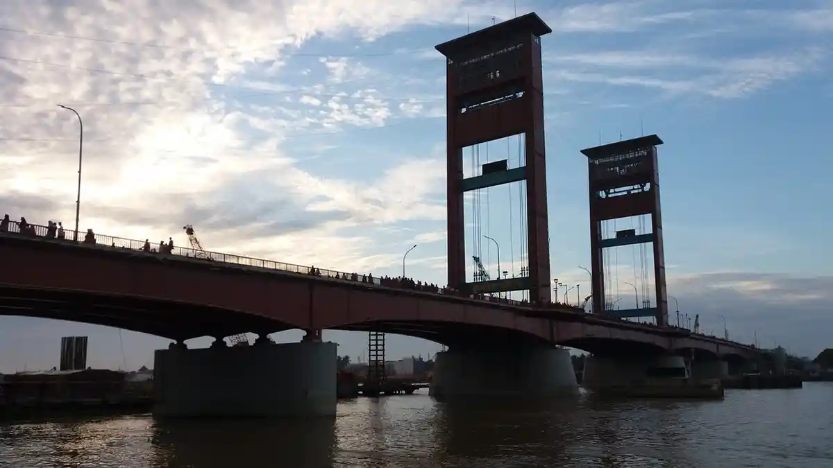 Jembatan Ampera Palembang Terus Dipercantik Jelang Asian Games 2018