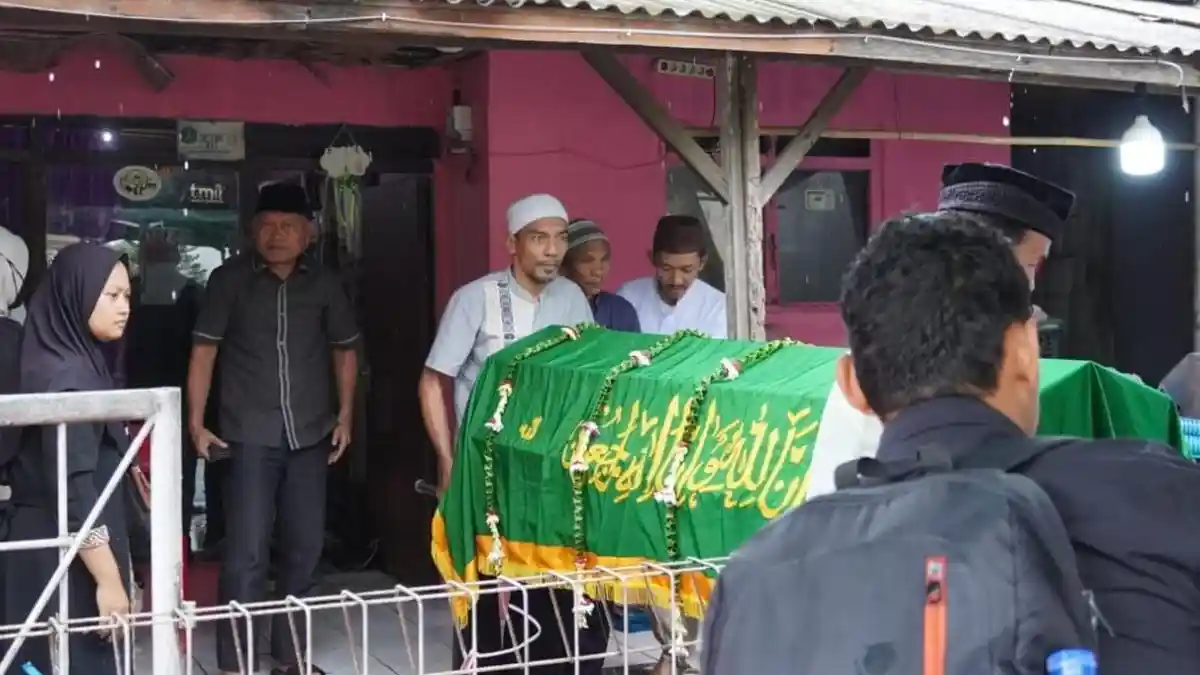 Wakil Gubernur Maluku Utara Sarbin Sehe Ikut Lepas Kepergian Maan Ismail