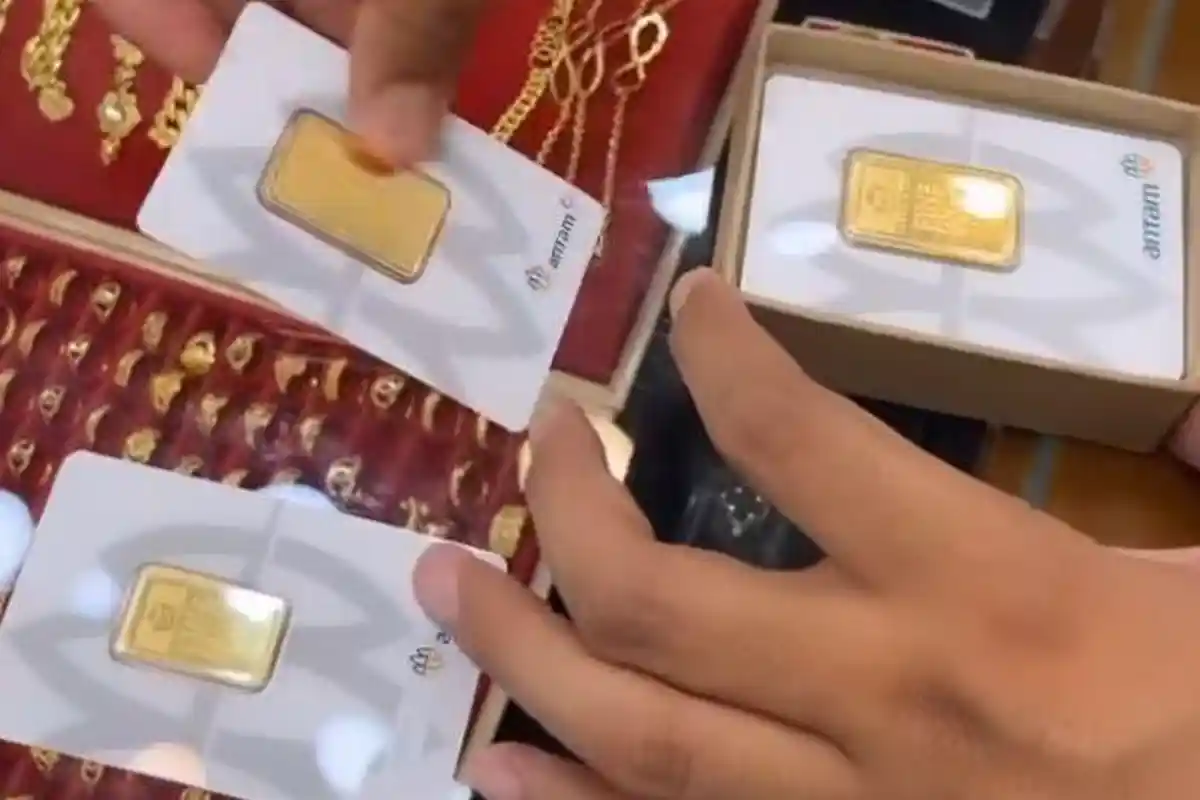 Harga Emas 24 Karat Antam Hari Ini 30/10/2024 Naik Jadi Rp 1.567.000 per Gram
